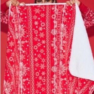 🆕New Victoria Secret Snowflake Soft Blanket